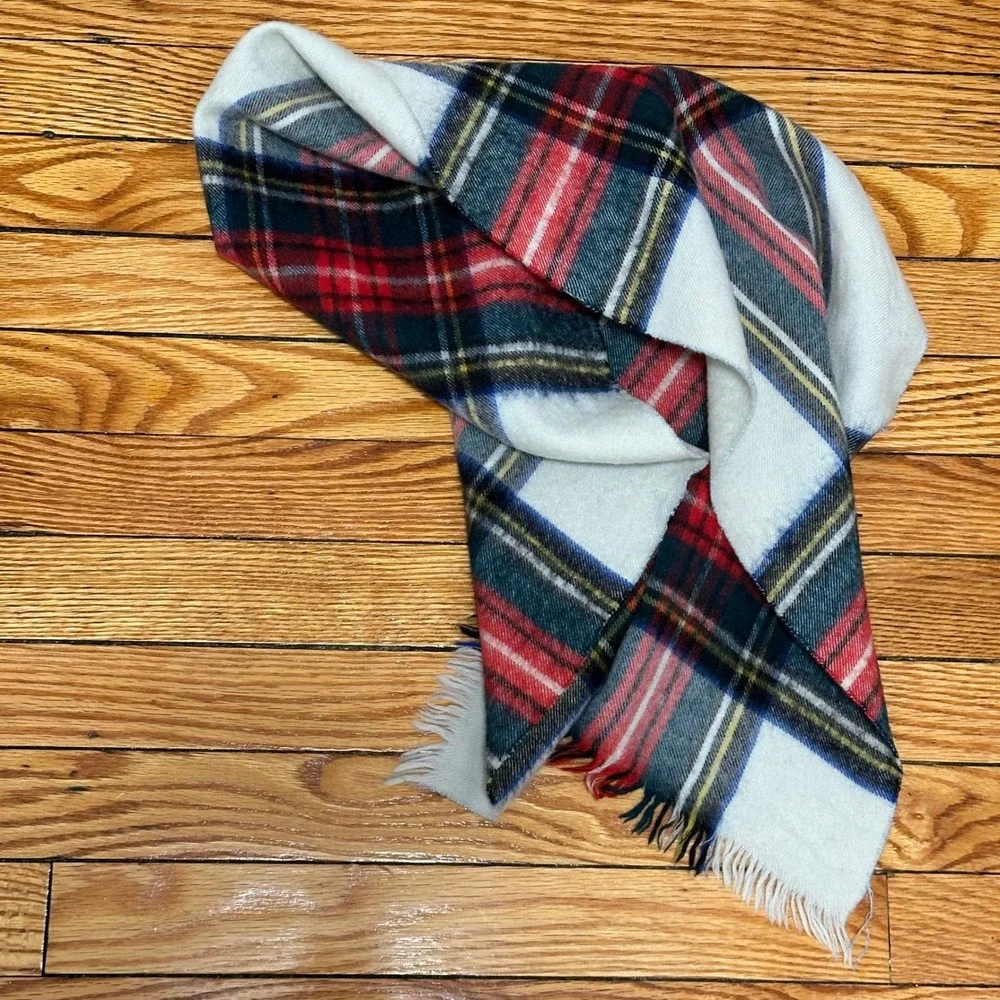 Vintage 1990s Wool Tartan Plaid‎ Scarf 100% Virgin Wool Made in Uruguay Heritage